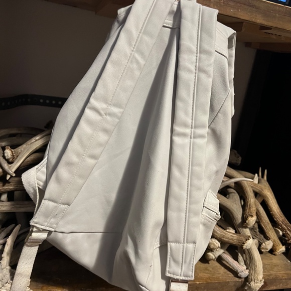 White Backpack - Picture 4 of 4